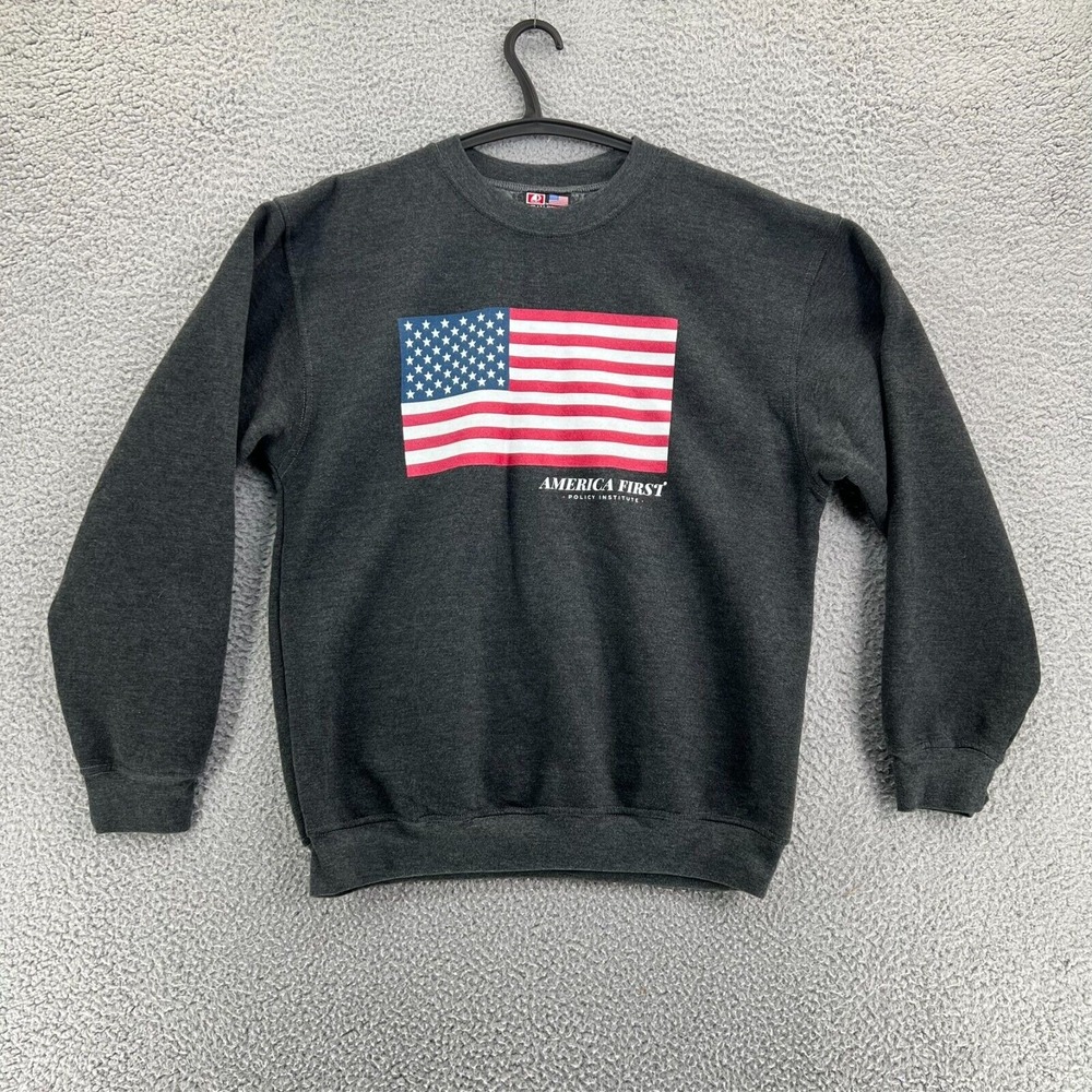 Bayside Sweater Men's Large US FLAG AMERICA FIRST‎ Print Policy Institute Gray